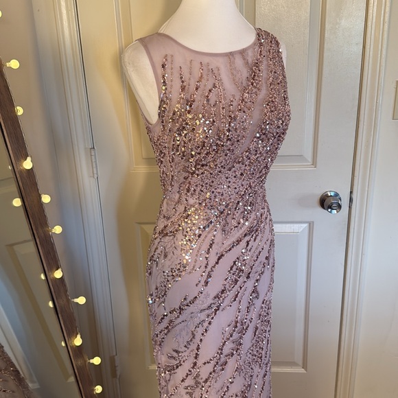 MAC DUGGAL
Sleeveless Embellished Boat Neck Gown - Picture 7 of 15